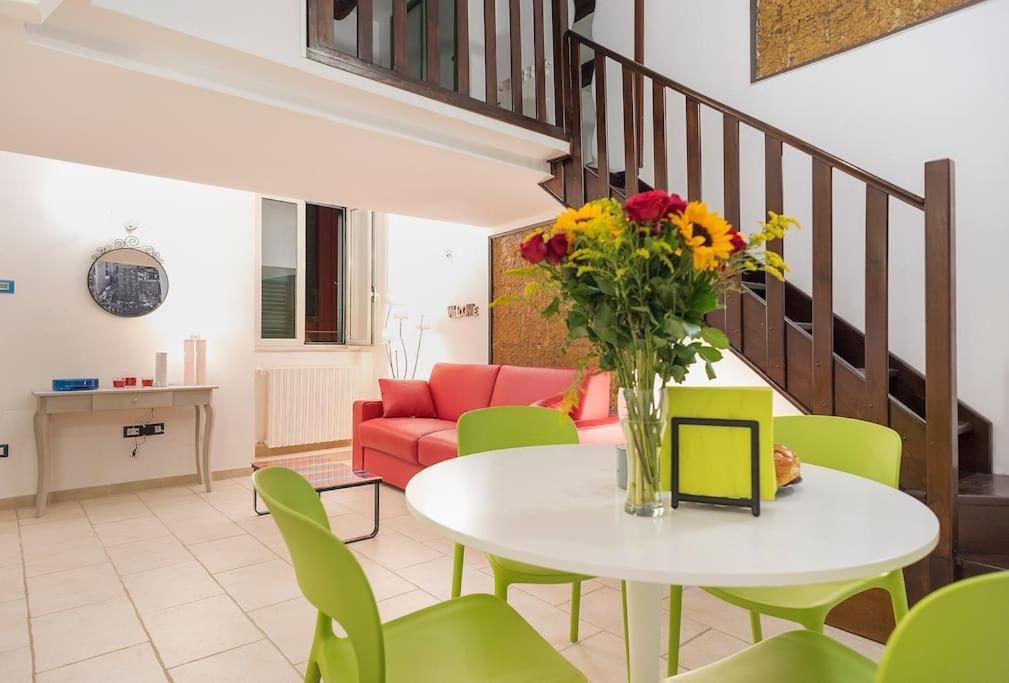 Apartment La Casetta Sui Gradoni, Nel Cuore Del Centro Naples
